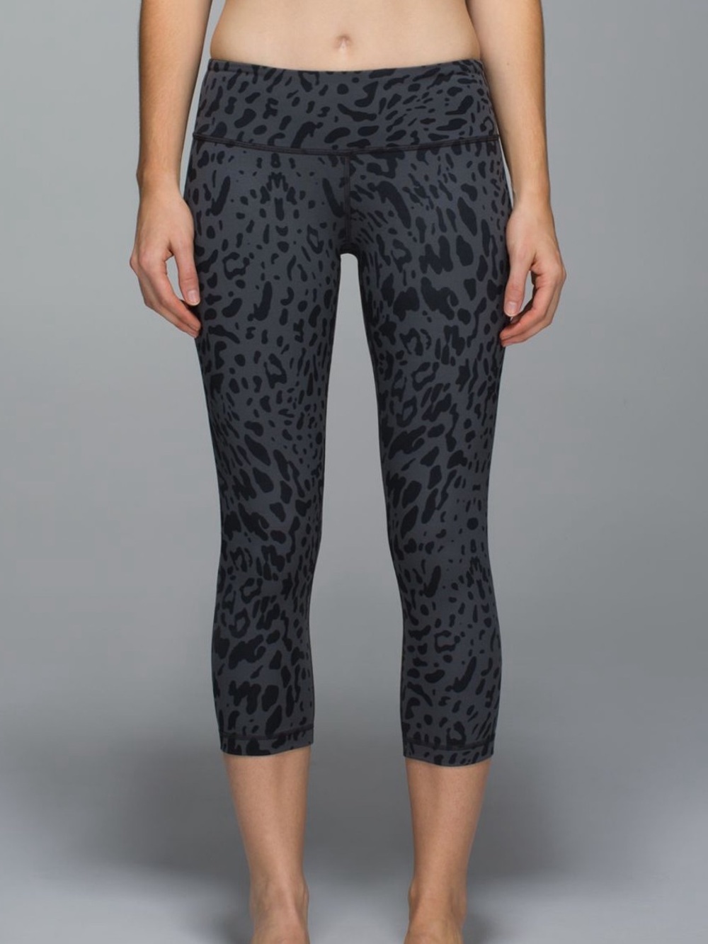 Lululemon Wunder Under Crop II Animal Swirl Deep Coal Light Women’s Size 6